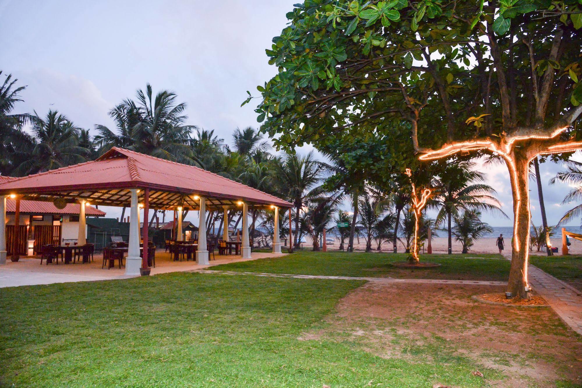 Paradise Beach Hotel Negombo Dış mekan fotoğraf